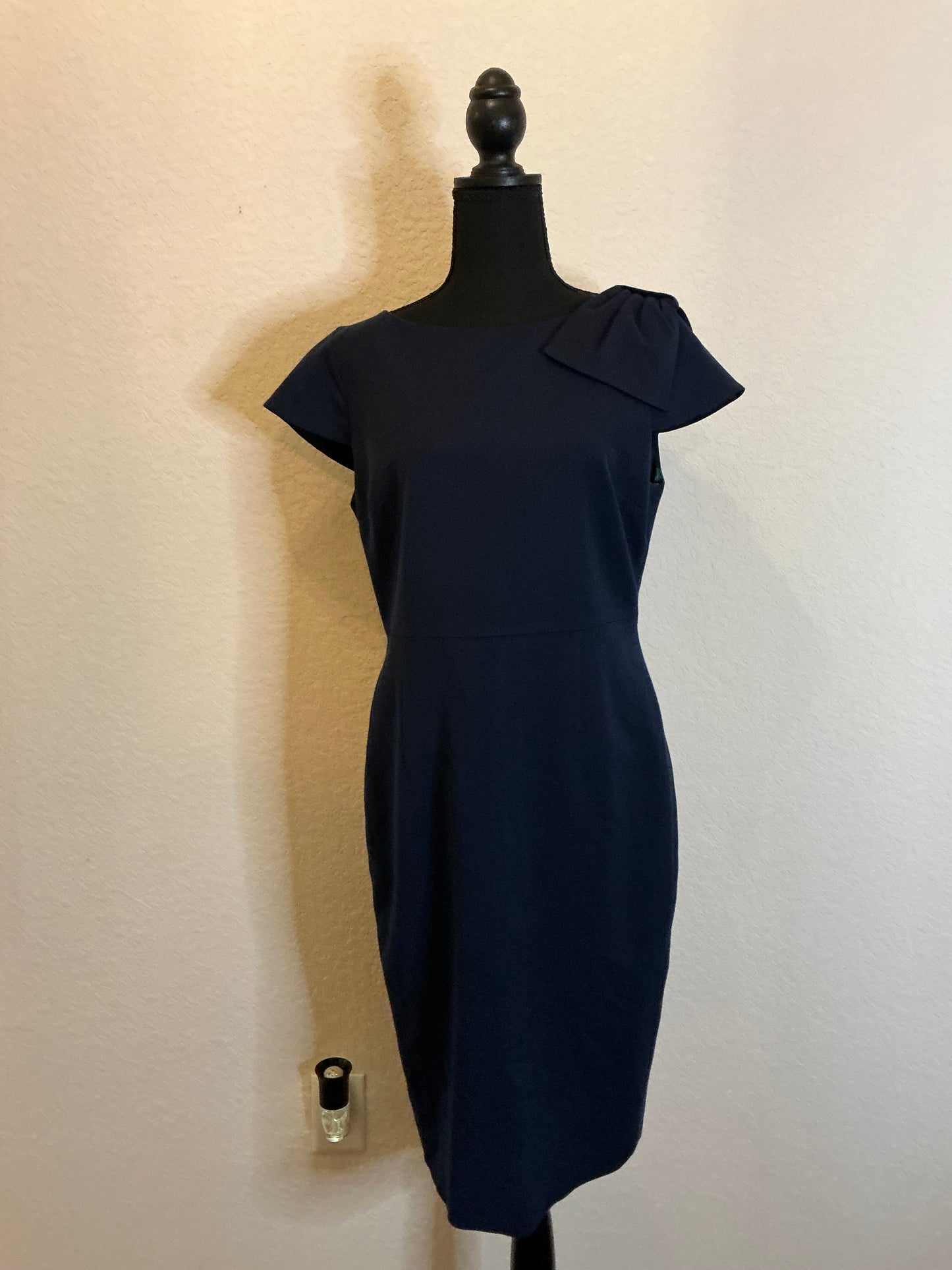 Ted Baker London Navy Bow-Shoulder Sheath Dress – Size 4 (US 6)